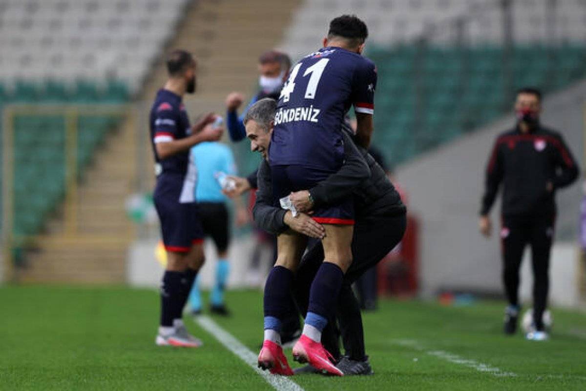 Antalyaspor, Bursaspor'u 3 golle eledi