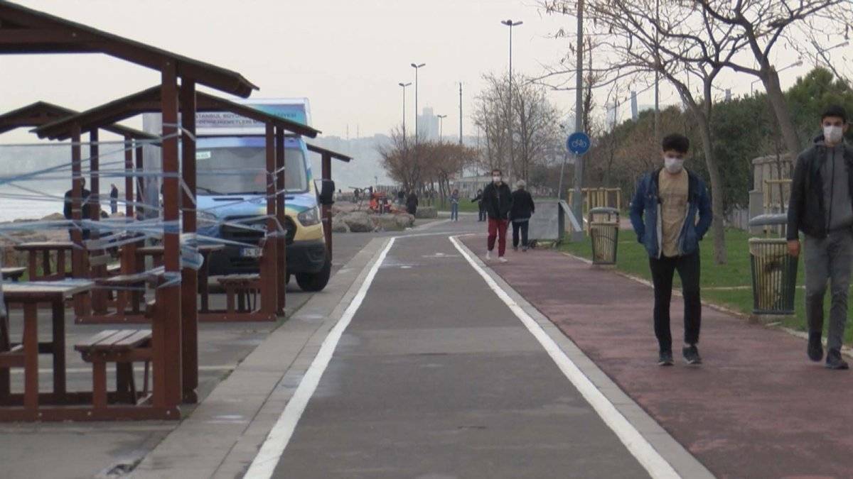 Kadıköy sahilinde tartışma yaratan çardaklar