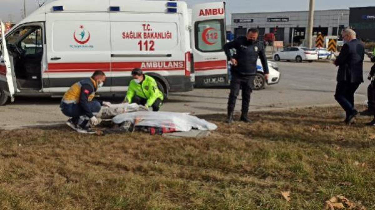 Çorum'da freni boşalan kamyon otomobile çarptı