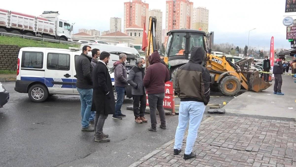 Küçükçekmece'de yıkıma gelenlere saldırı: 1'i avukat 2 yaralı