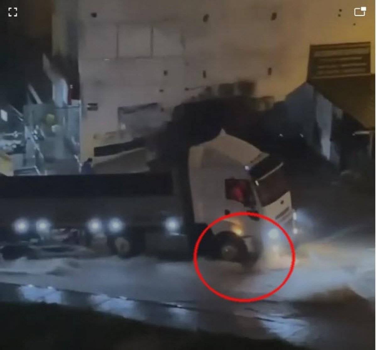 İzmir'de sele kapılan kadının tedavisi sürüyor