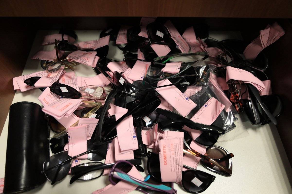 Antalya Havalimanı'nda birbirinden ilginç kayıp eşyalar