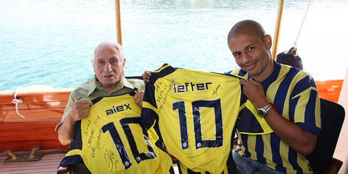 Fenerbahçe efsane futbolcusu Lefter'i unutmadı