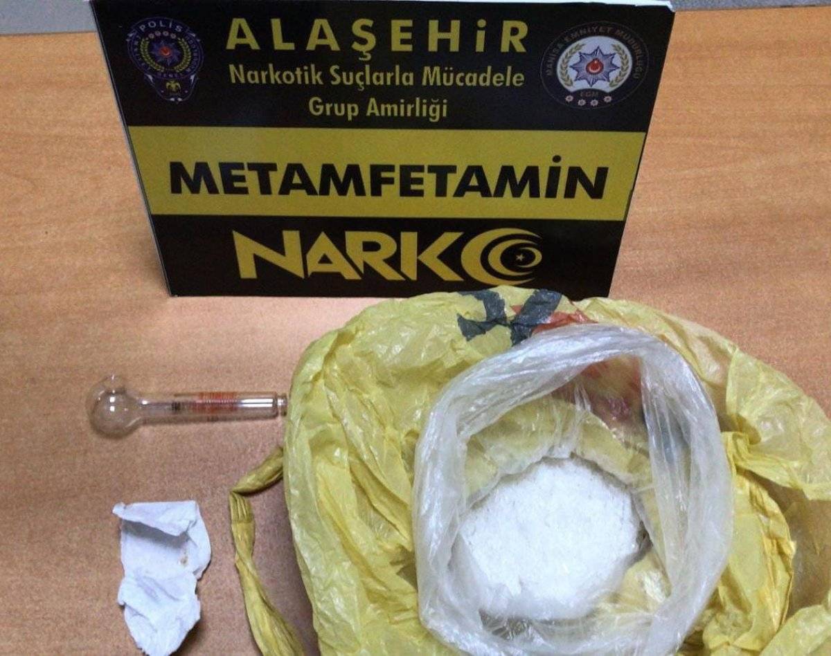 Manisa'da uygulamaya takılan araçta uyuşturucu bulundu