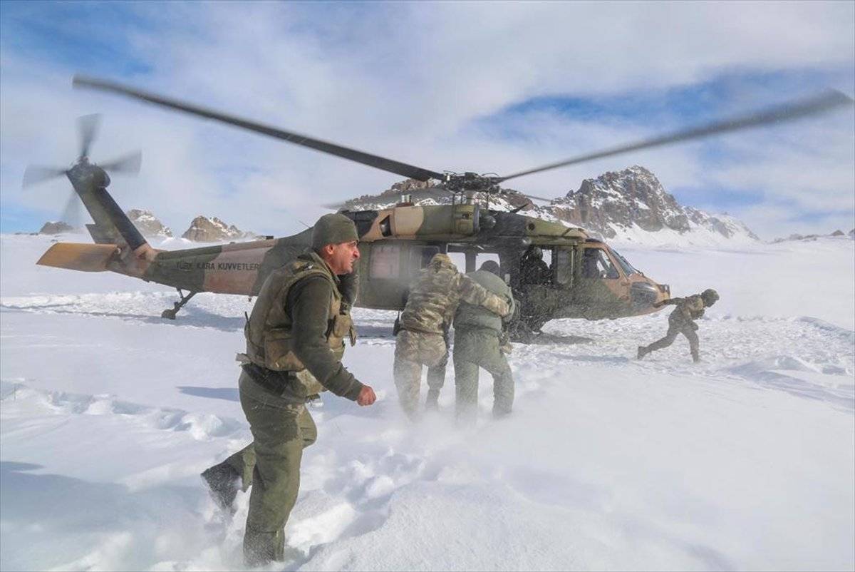 Mehmetçik'in bulunduğu üs bölgelerinde kar kalınlığı 1.5 metreyi geçti