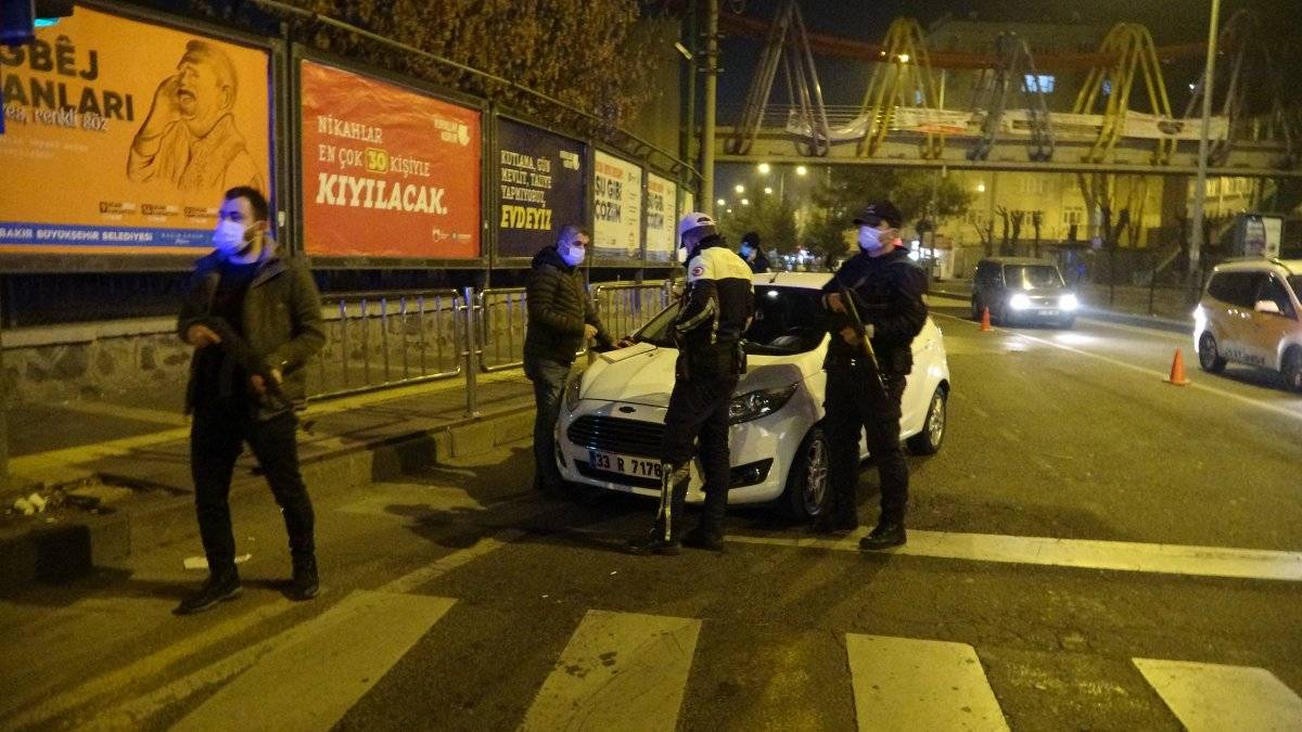 Diyarbakır'da sakız kutusuna gizlenmiş uyuşturucu ele geçirildi