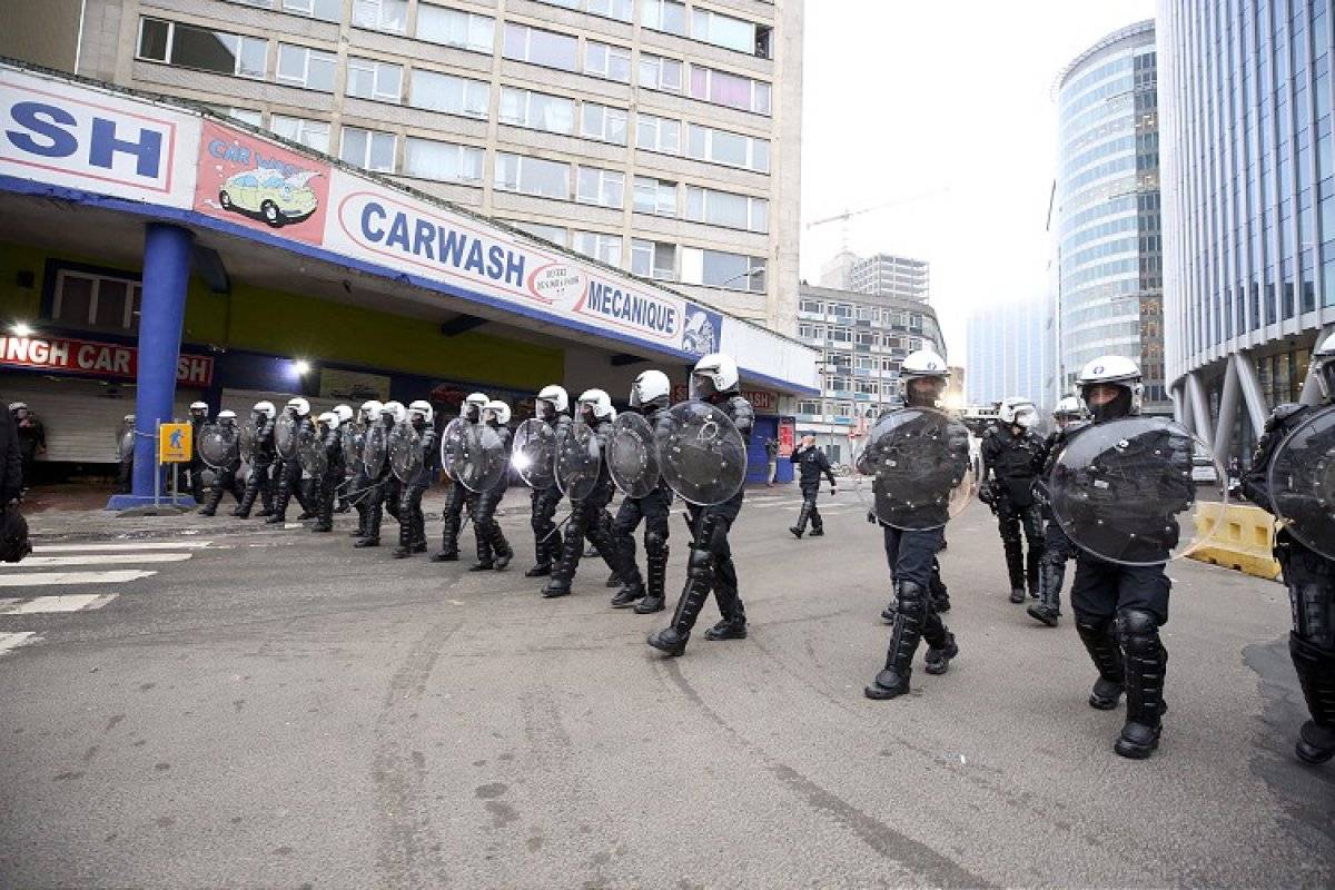 Belçika'daki gösterilerde polis merkezi ateşe verildi