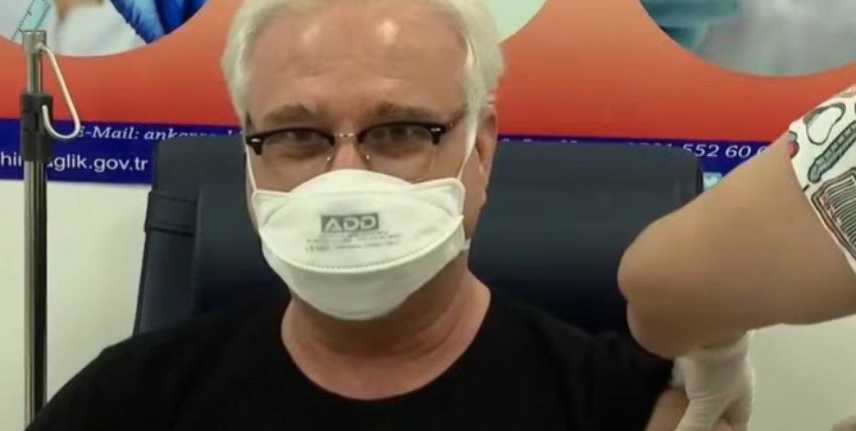 Fahrettin Koca, canlı yayında aşı oldu