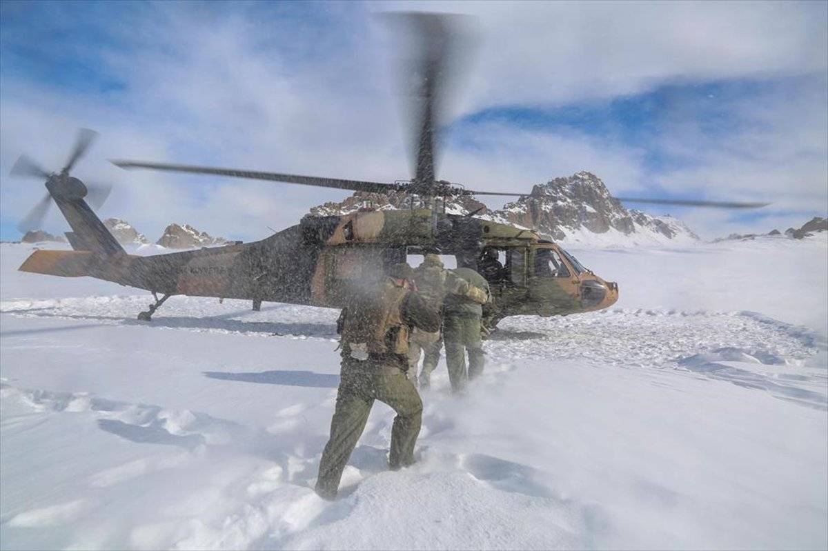 Mehmetçik'in bulunduğu üs bölgelerinde kar kalınlığı 1.5 metreyi geçti