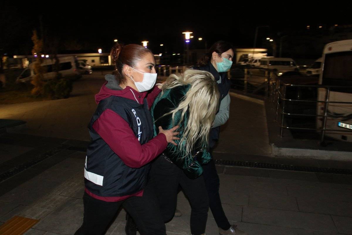 Ümitcan Uygun ile uyuşturucu kullanan kadın yakalandı