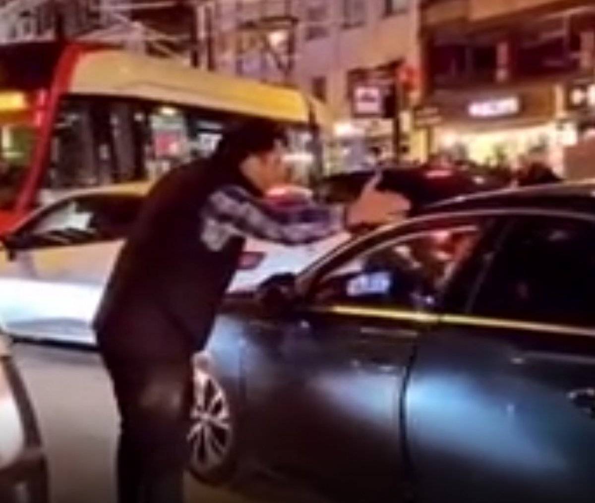 Sirkeci'de iki sürücünün ışık ihlali kavgası