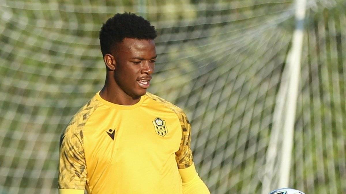 Galalatasaray ile Fenerbahçe'nin Youssouf savaşı