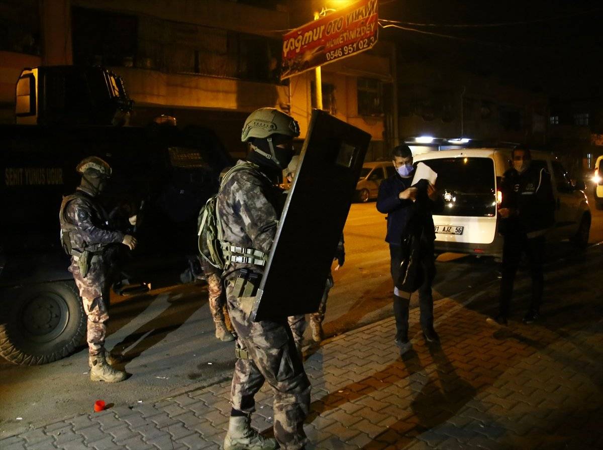 Adana'da suç örgütüne yönelik soruşturma: 55 şüpheliye gözaltı kararı