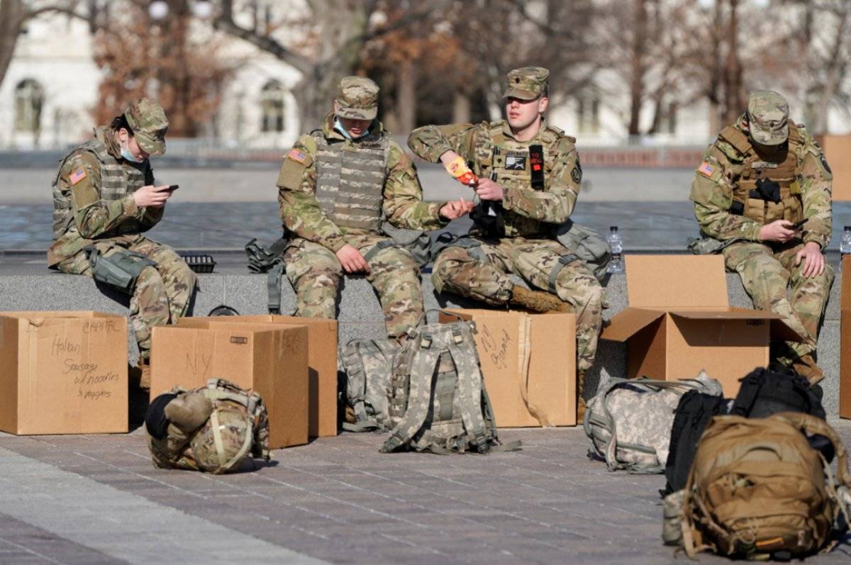 Amerikan askerlerinin Kongre binasını koruduğu görüntüler