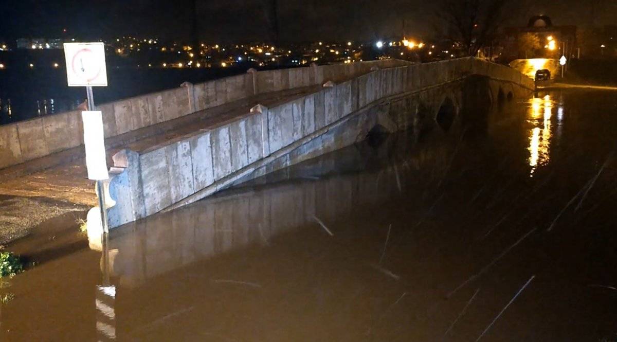 Edirne'de sağanak yağış sonrası Tunca Nehri taştı