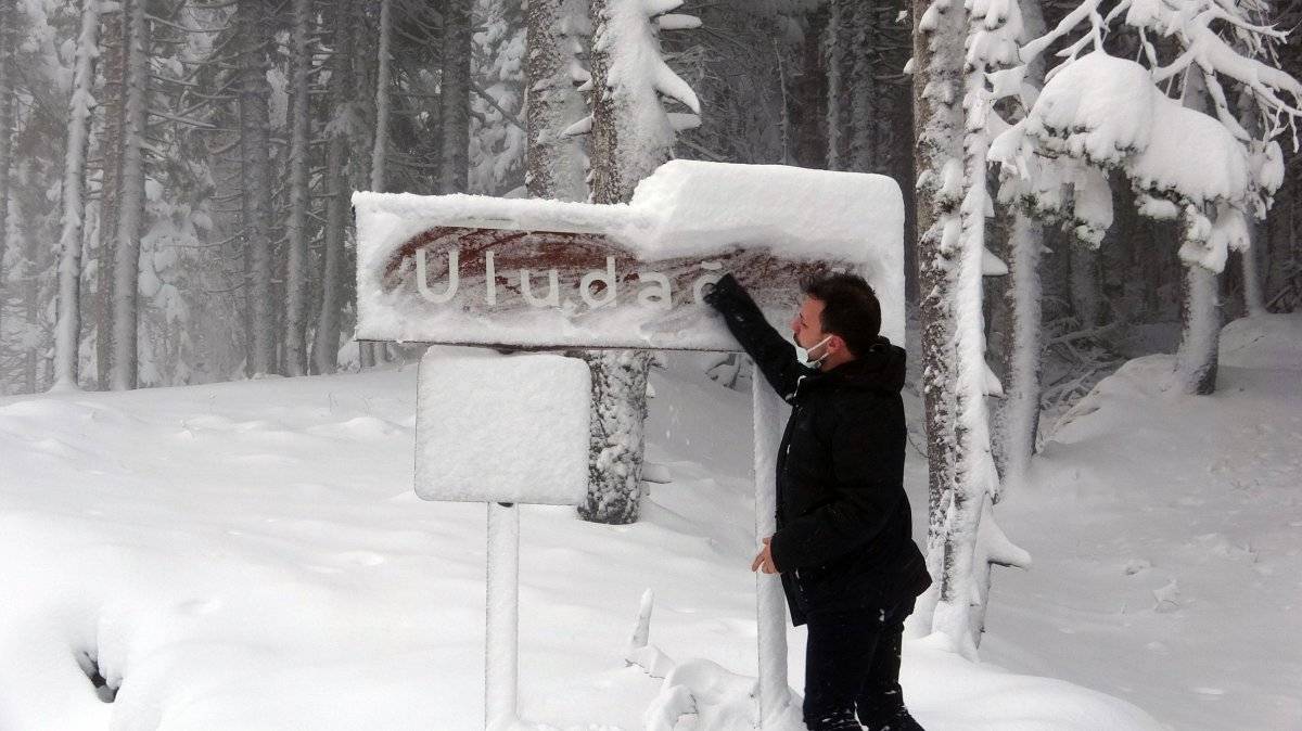 Uludağ beyaza büründü, kar kalınlığı 40 santimetreyi buldu