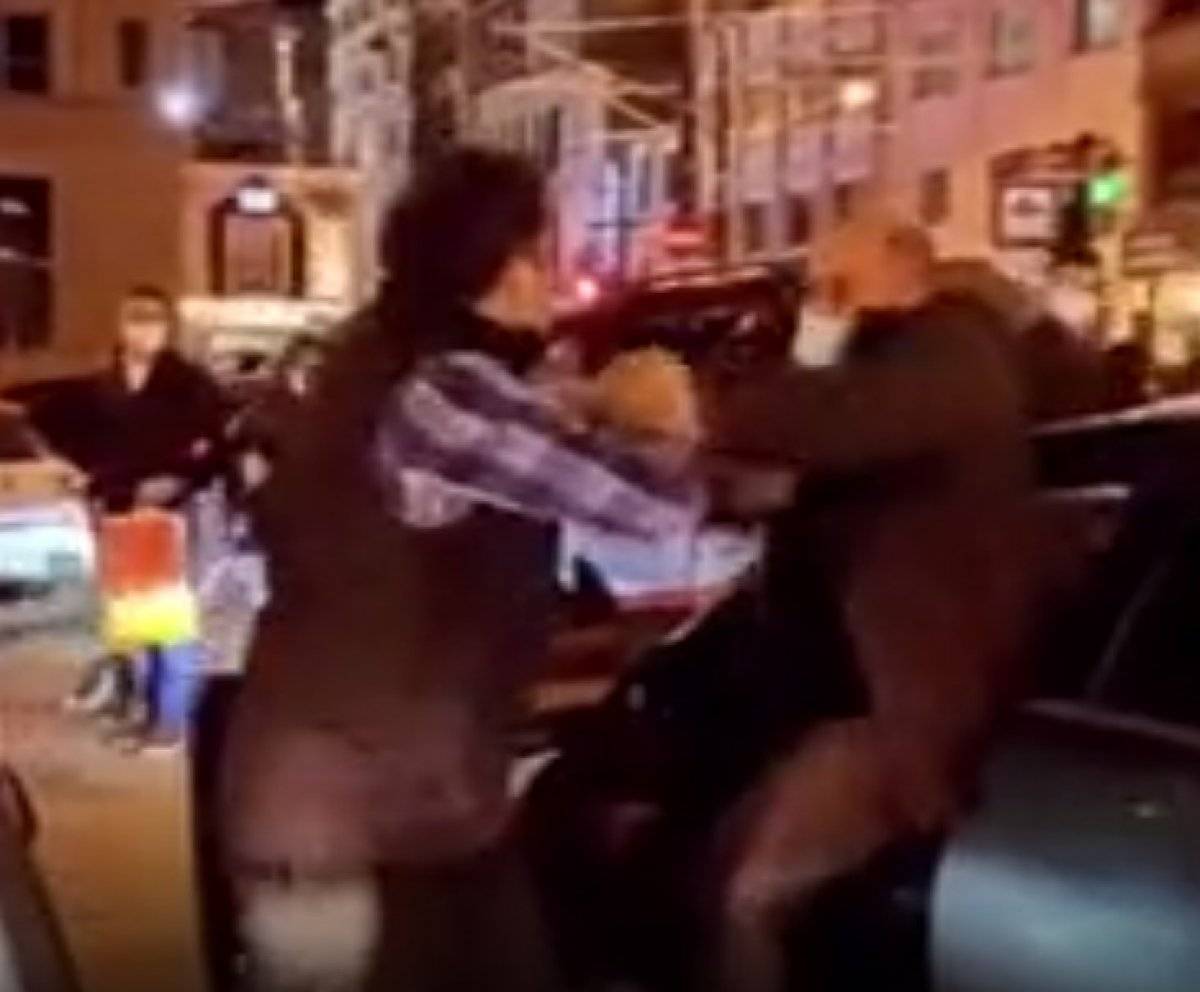 Sirkeci'de iki sürücünün ışık ihlali kavgası