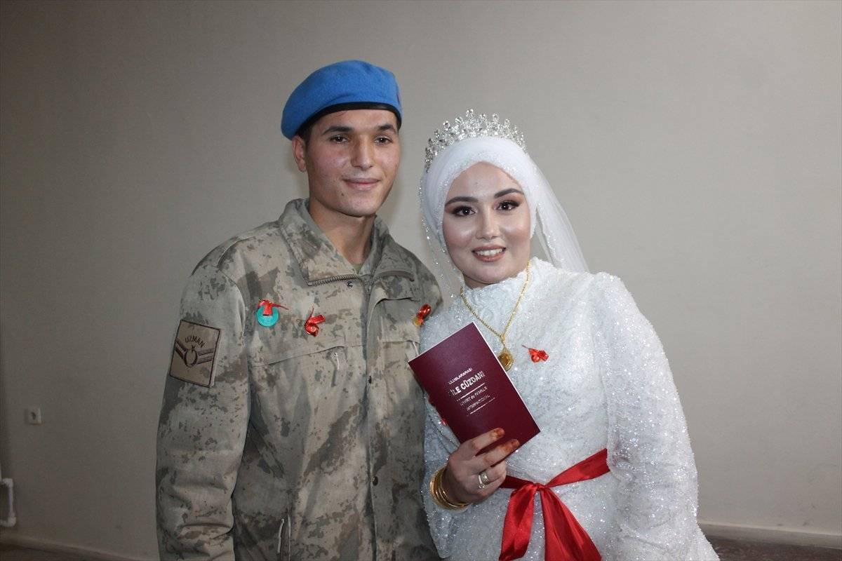 Zonguldak'ta düğününe, üniformayla katıldı