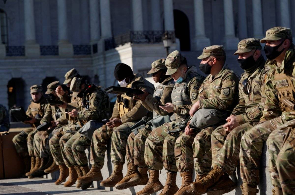 Amerikan askerlerinin Kongre binasını koruduğu görüntüler