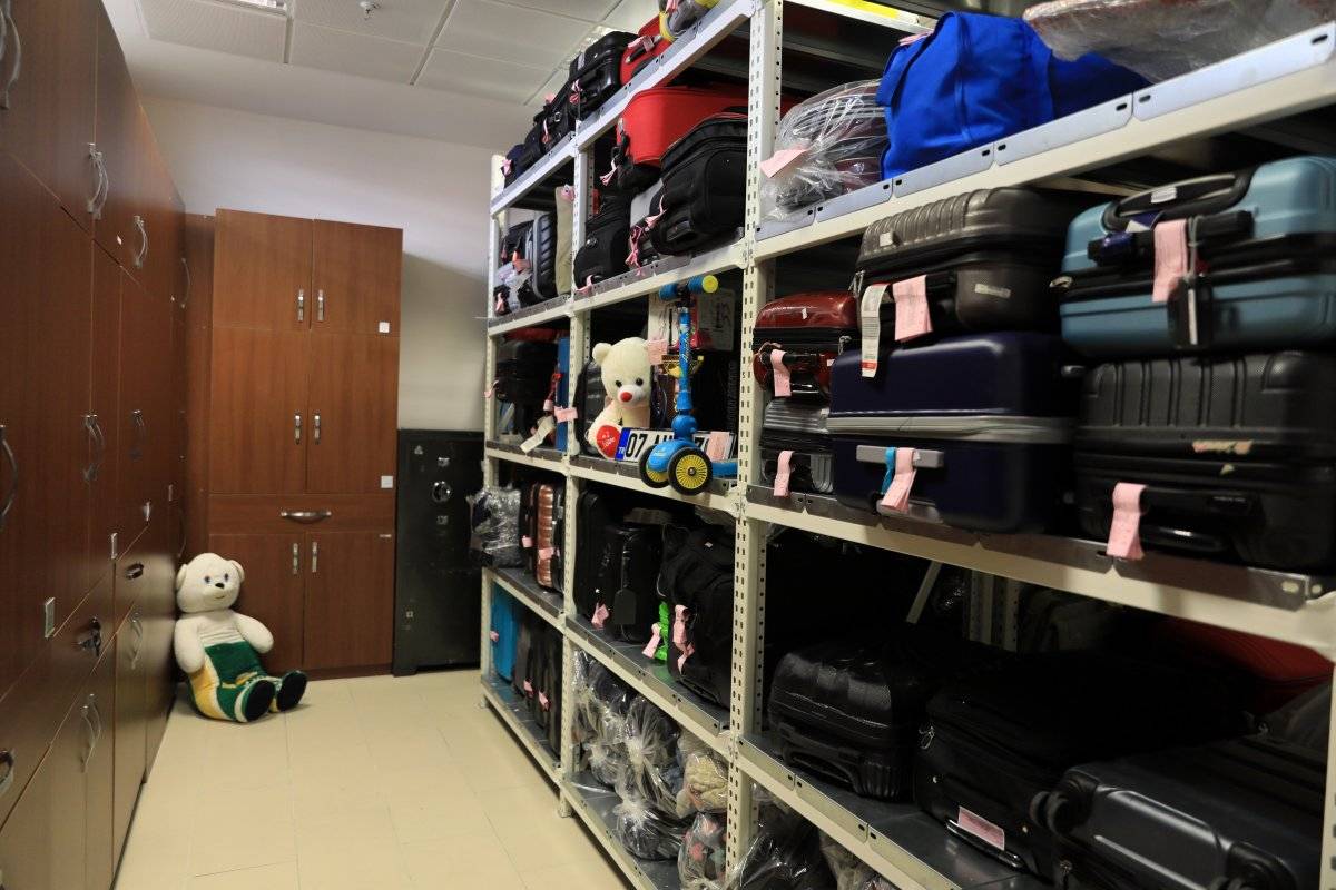 Antalya Havalimanı'nda birbirinden ilginç kayıp eşyalar