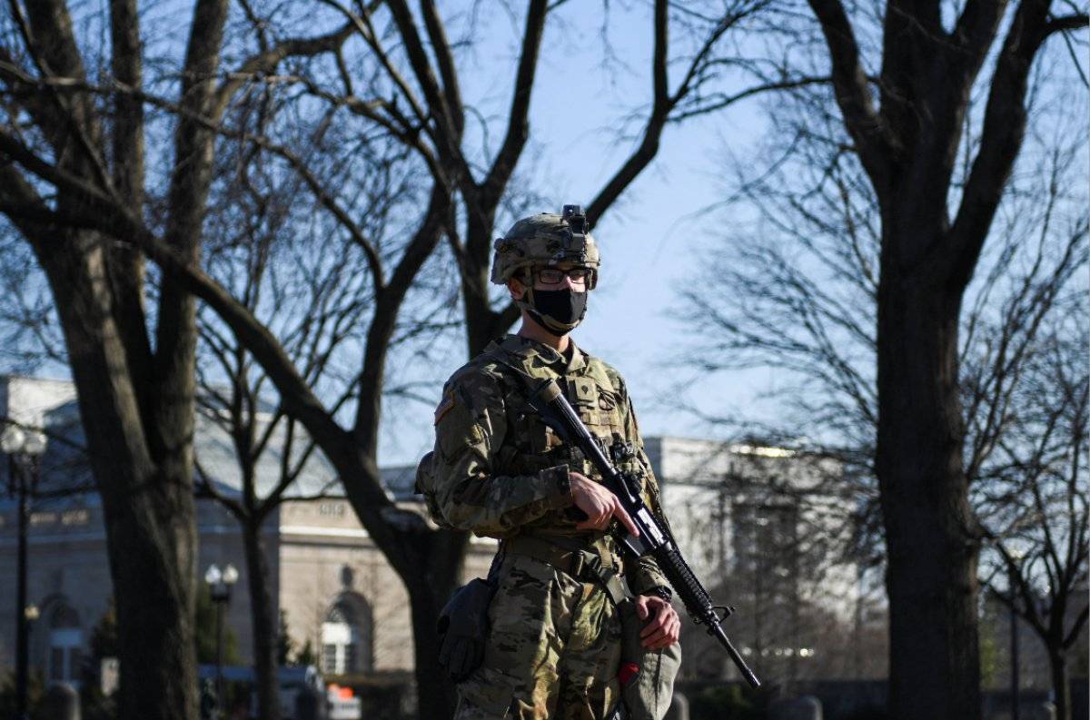 Amerikan askerlerinin Kongre binasını koruduğu görüntüler