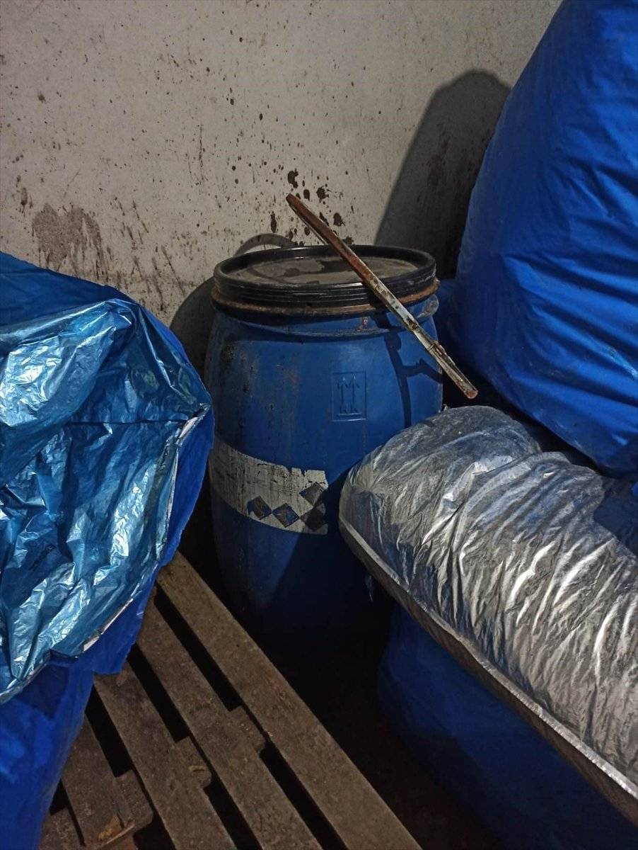 Manisa'da 3 bin 365 litre sahte içki ele geçirildi