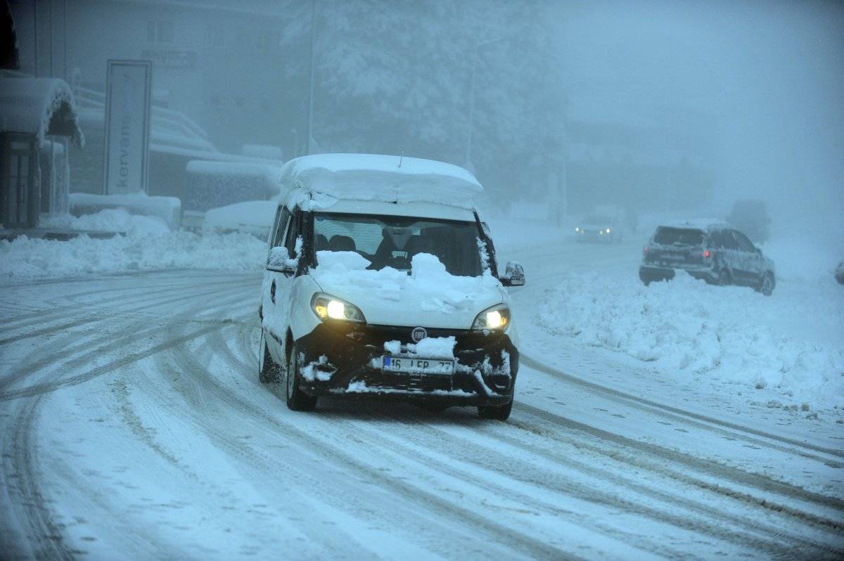 Uludağ beyaza büründü, kar kalınlığı 40 santimetreyi buldu