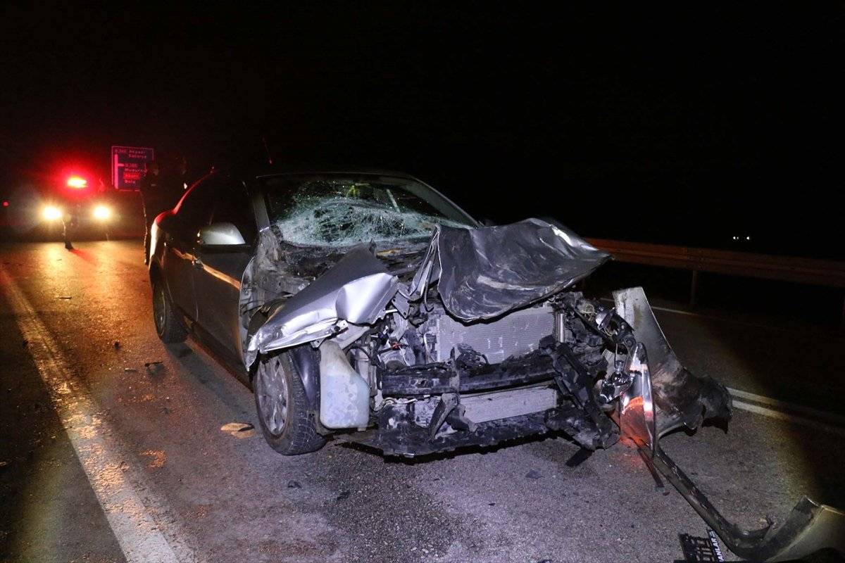 Bolu'da kaza yapan sürücü arkadaşını bırakıp kaçtı