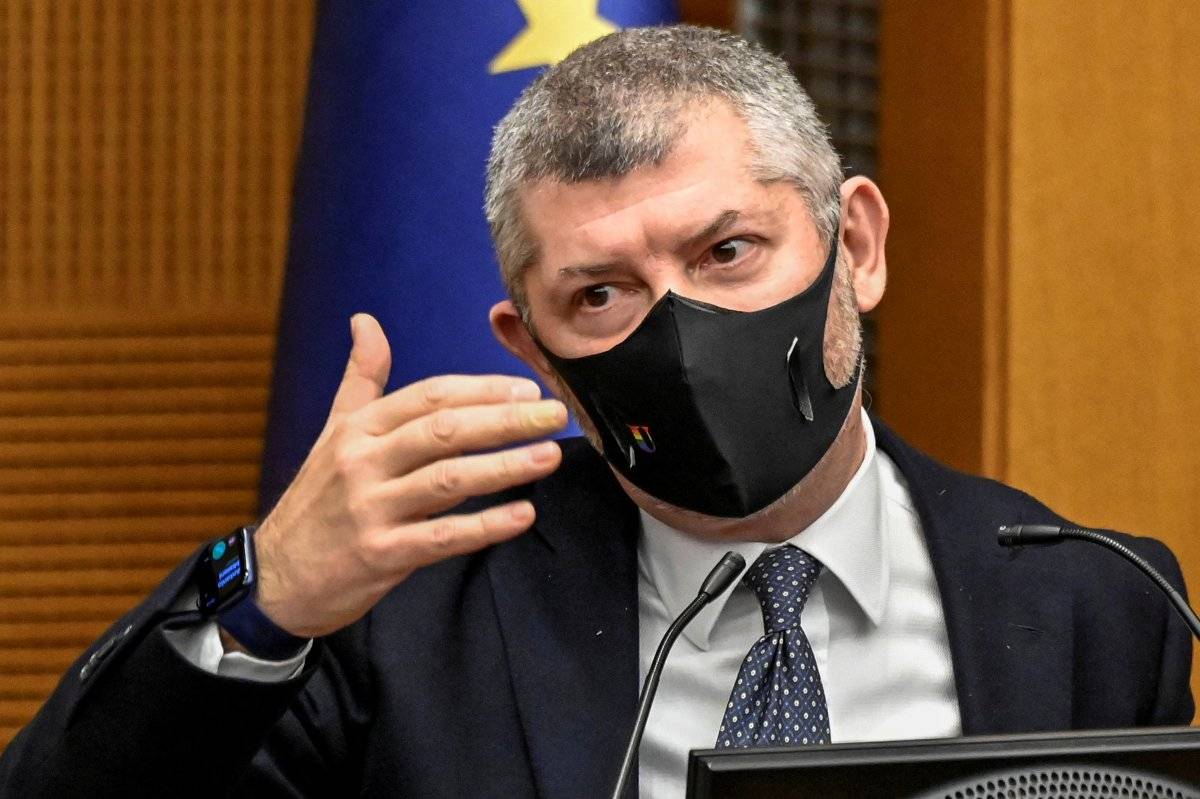 İtalya'da 2 bakan ve 1 bakan yardımcısı istifa etti