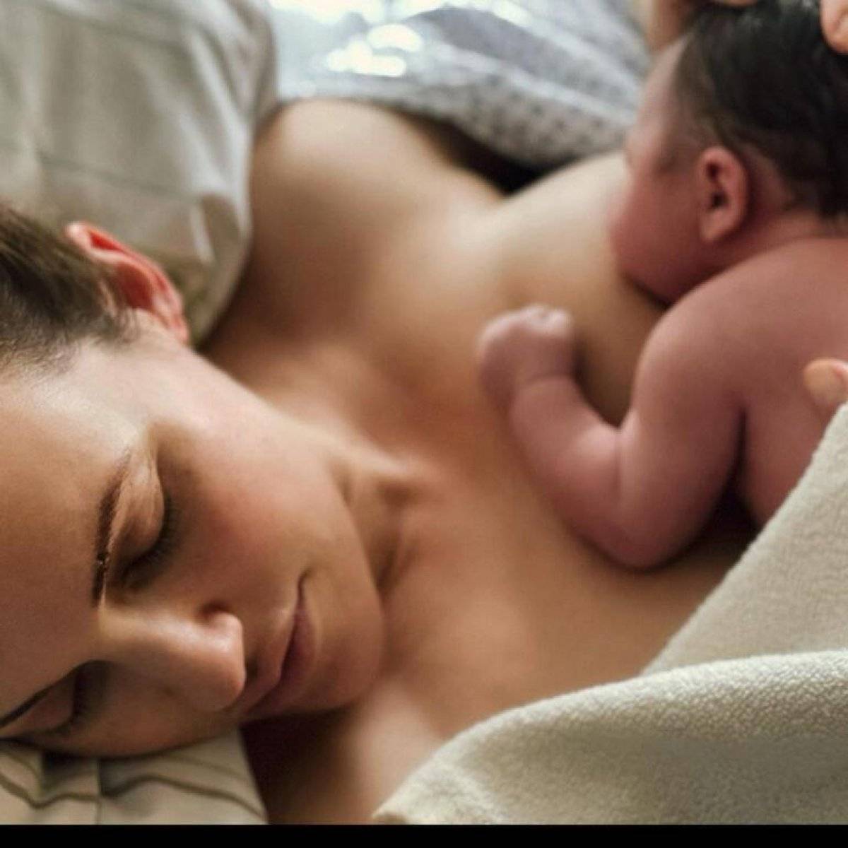 Meryem Uzerli kızının yüzünü ilk kez gösterdi