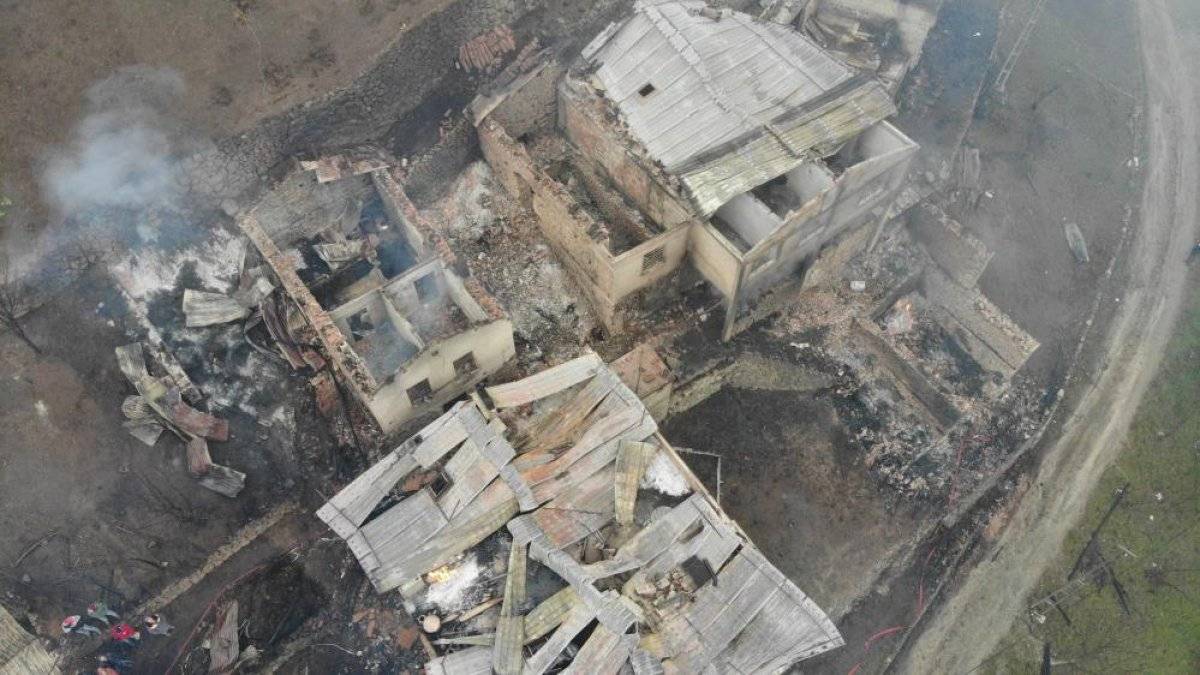 Trabzon'da yangınla yok olan mahallede hasar tespiti yapılıyor