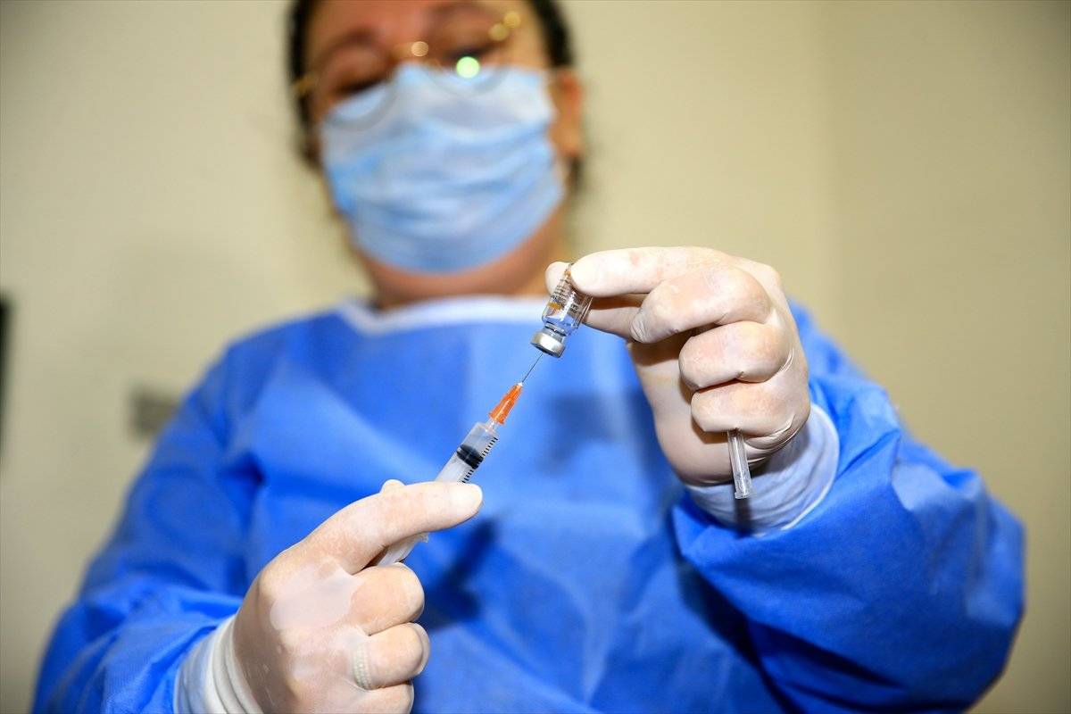 İstanbul'da sağlık çalışanları korona aşısı olmaya başladı