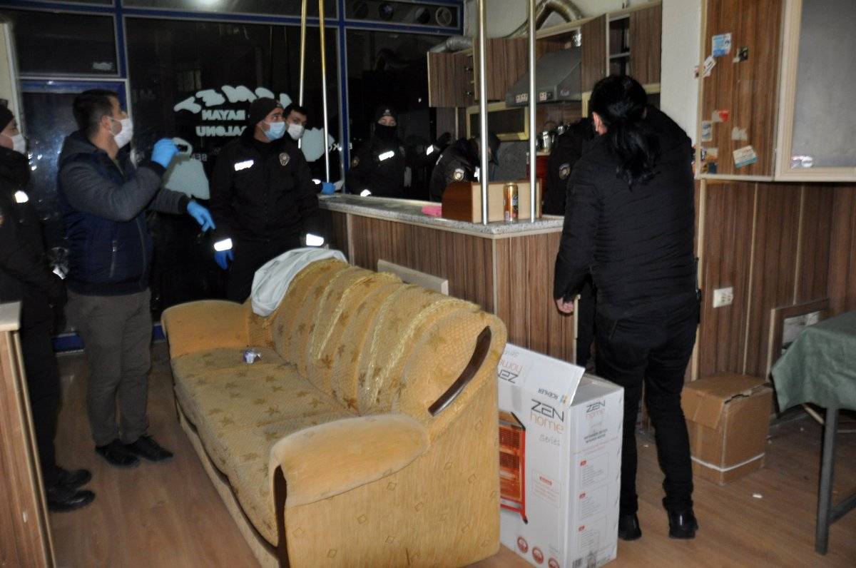 Karaman'da 2 saat arayla yeniden açılan kahvehanede 24 kişi gözaltına alındı