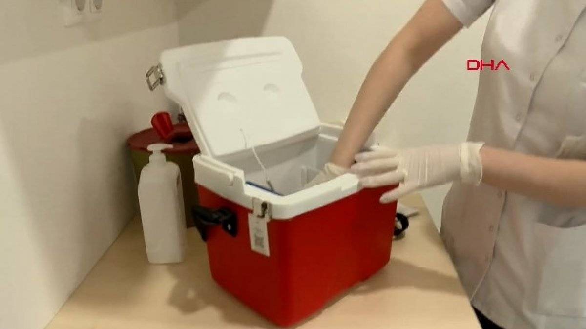 İstanbul'da sağlık çalışanları korona aşısı olmaya başladı