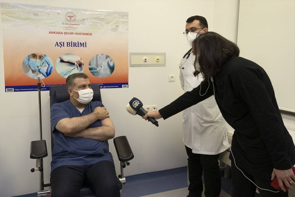 Sağlık Bakanı Fahrettin Koca'nın konuşmasına Çince dublaj