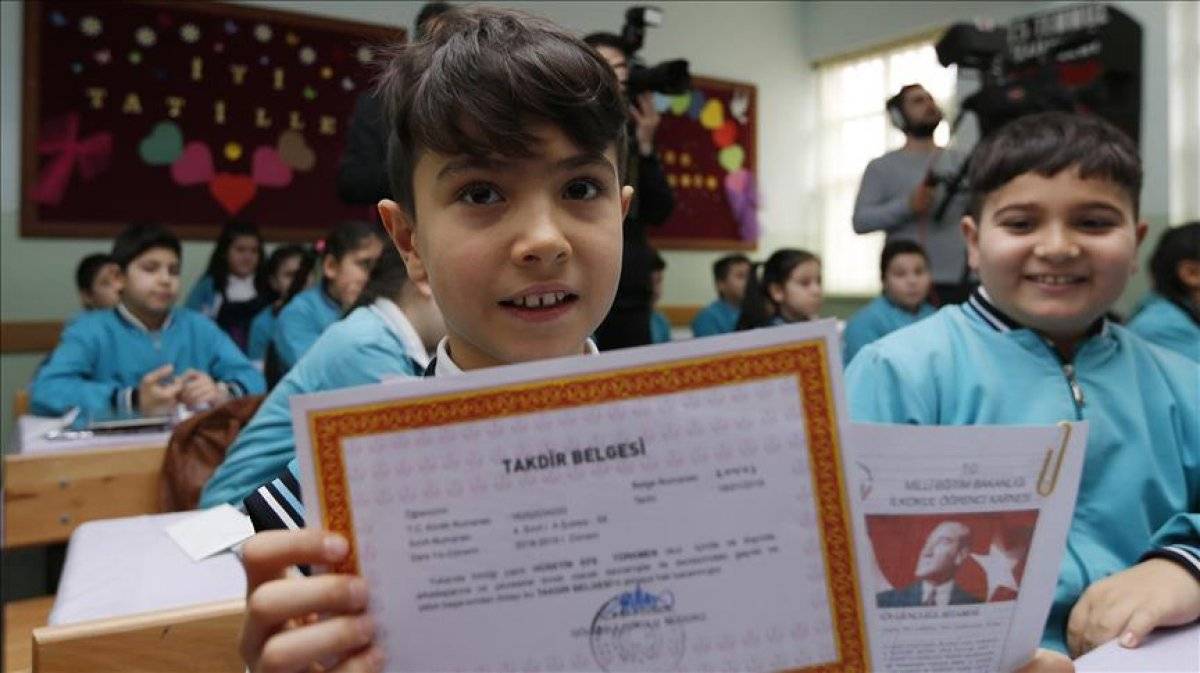 MEB: İlk ve ortaokullarda karne notları derse katılım puanıyla belirlenecek