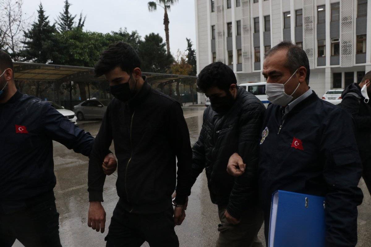 Mersin'de motosiklet çalan hırsızlar, benzin alırken yakalandı