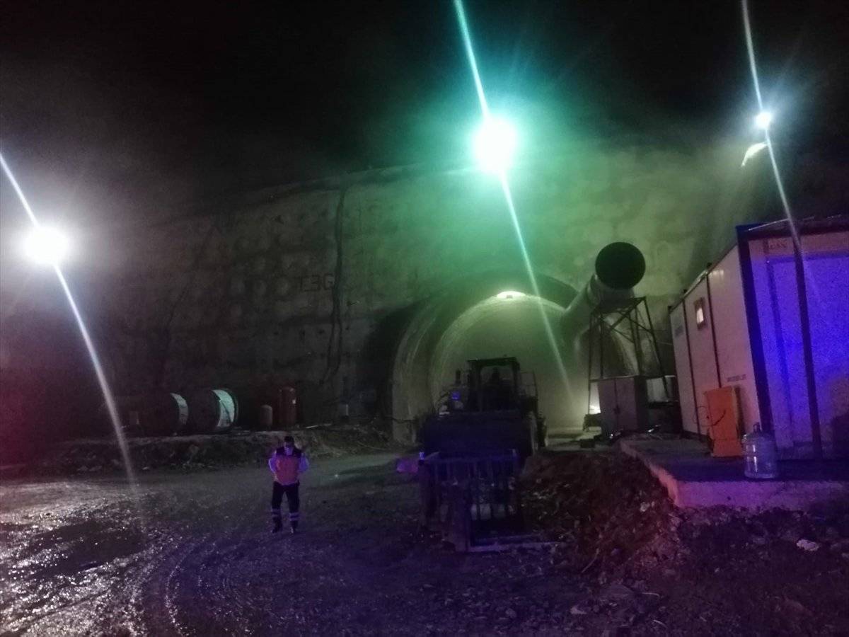 Mersin'de tünel inşaatında yangın: 8 işçi hastaneye kaldırıldı