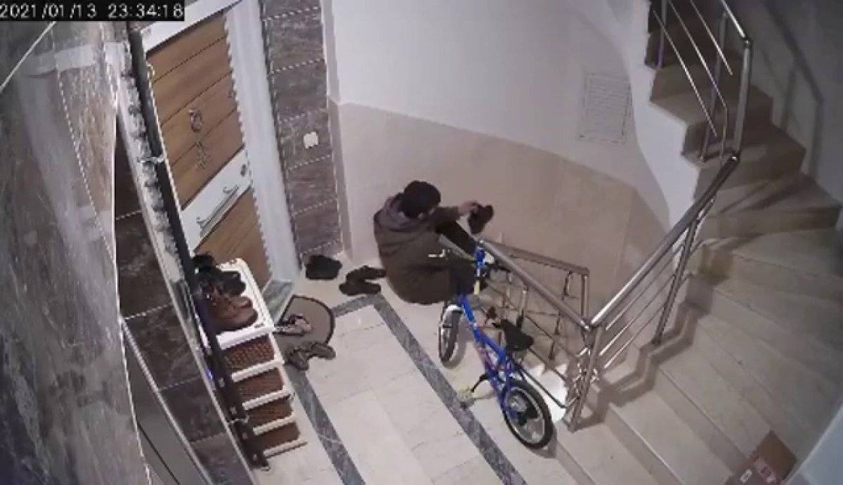 Antalya'da apartmana giren hırsız, denediği botu çaldı