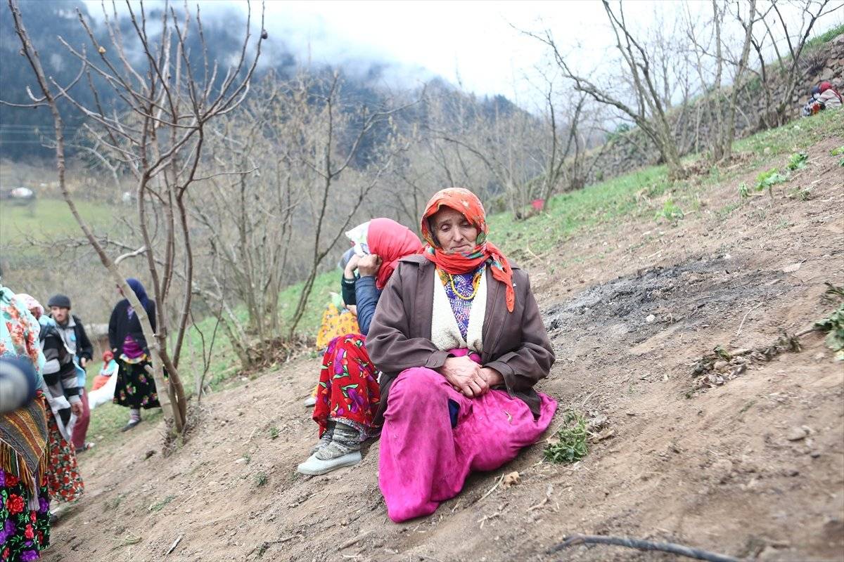 Trabzon'da yangınla yok olan mahallede hasar tespiti yapılıyor