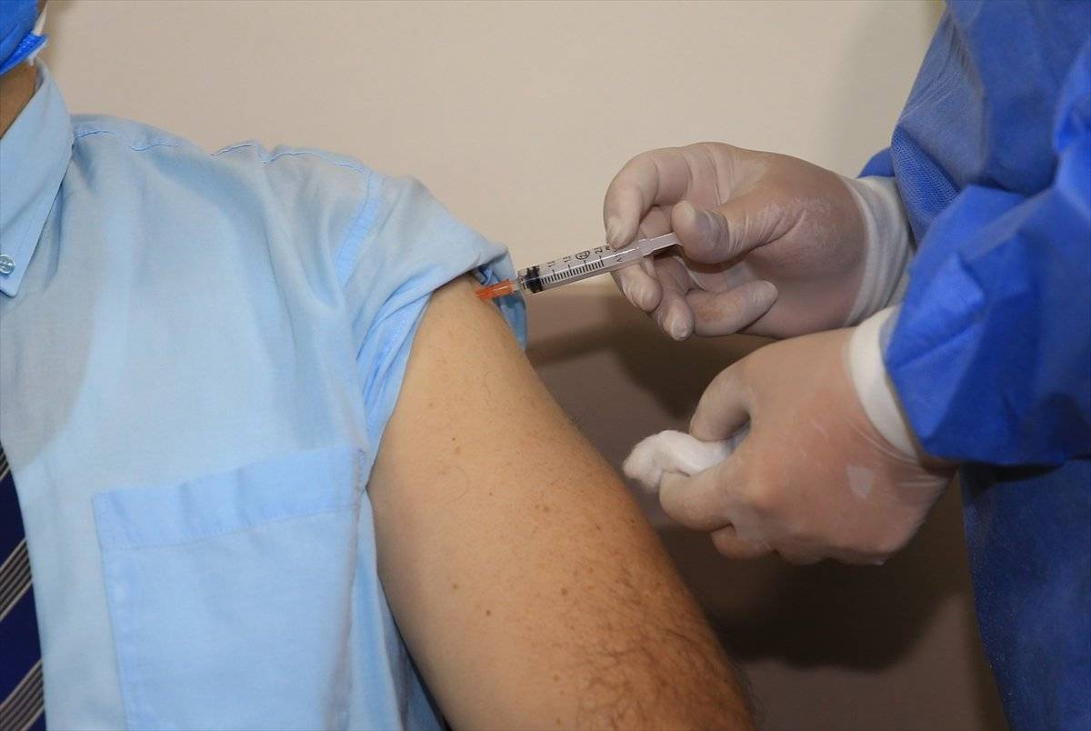 İstanbul'da sağlık çalışanları korona aşısı olmaya başladı