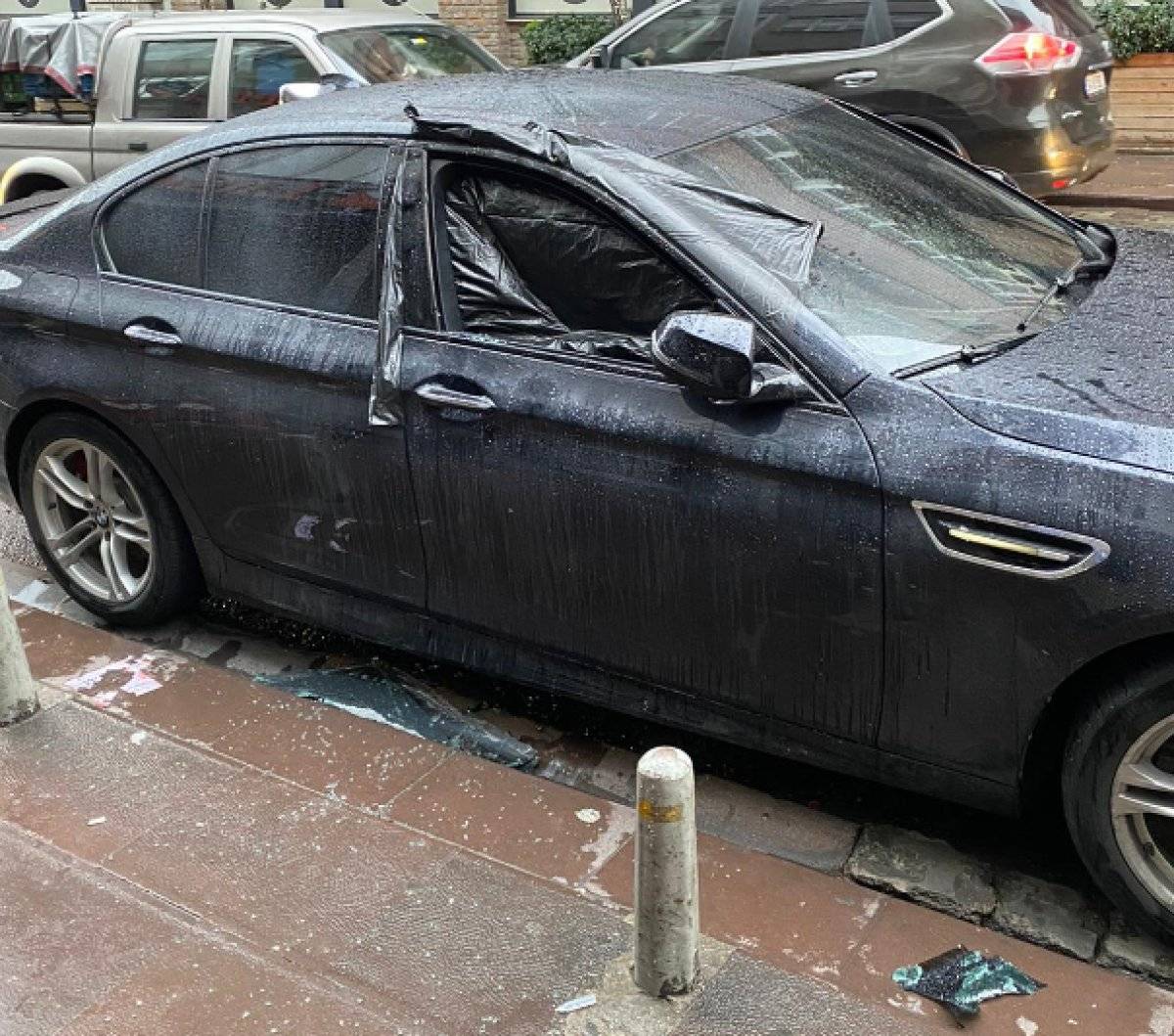 Esenler'de otomobilin elektronik aksamını çalan hırsızlar kamerada