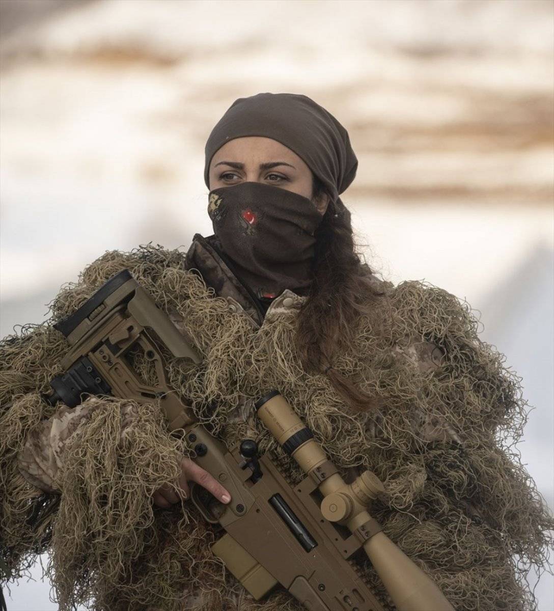 Kadın Polis Özel Harekatlardan nefes kesen tatbikat