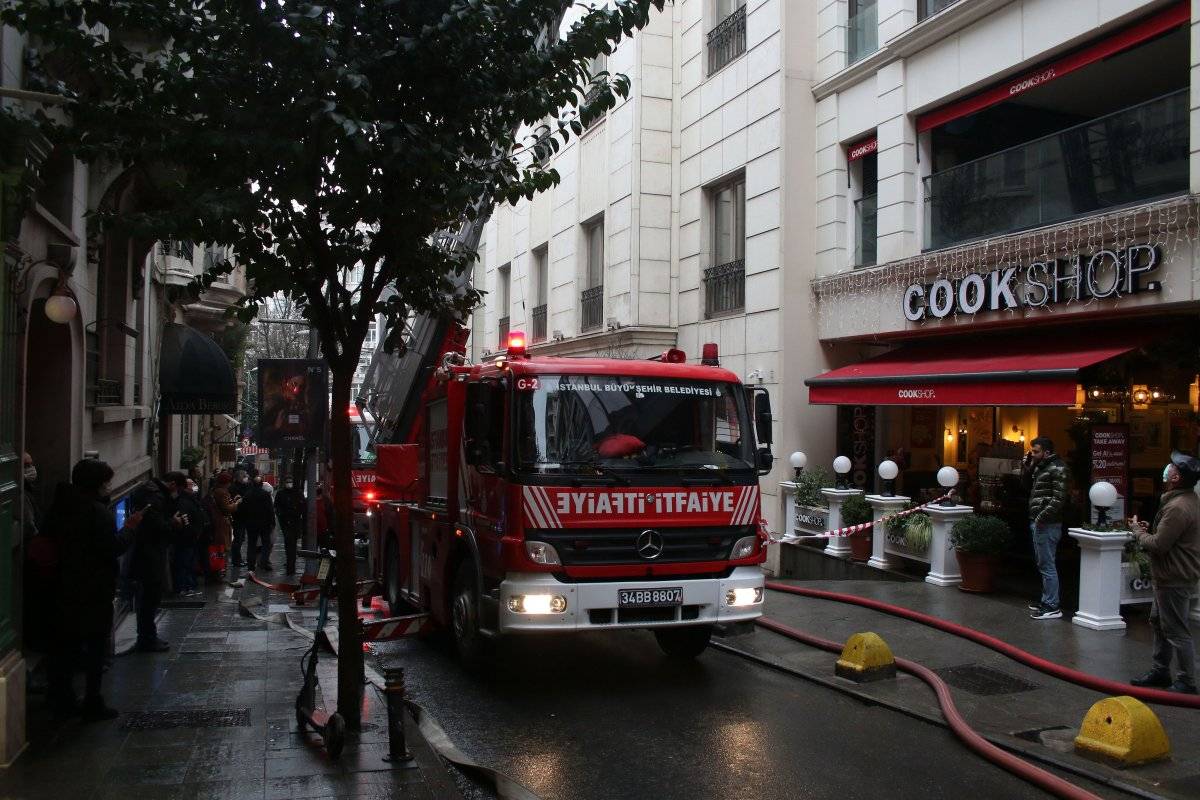 Nişantaşı’nda binada çıkan yangın panik yarattı