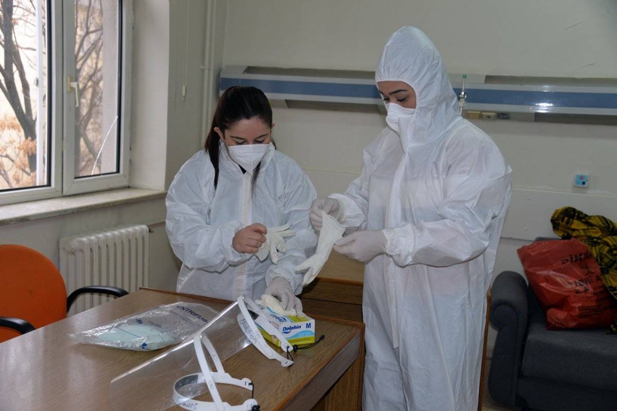 Bingöl’de astım hastası hemşire koronavirüsü iki kez yendi