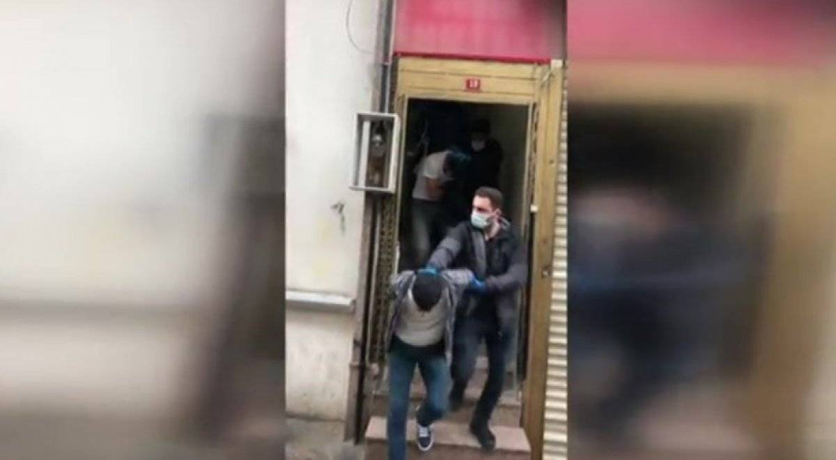 Rus uyruklu kadın Fatih'te kapkaça uğradı