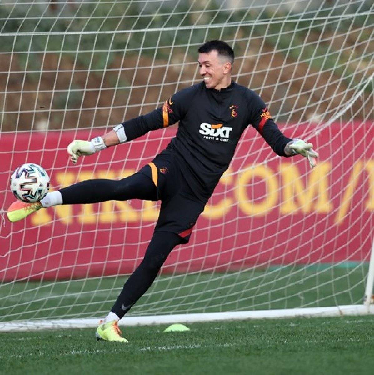 Fernando Muslera, sahalara geri dönüyor