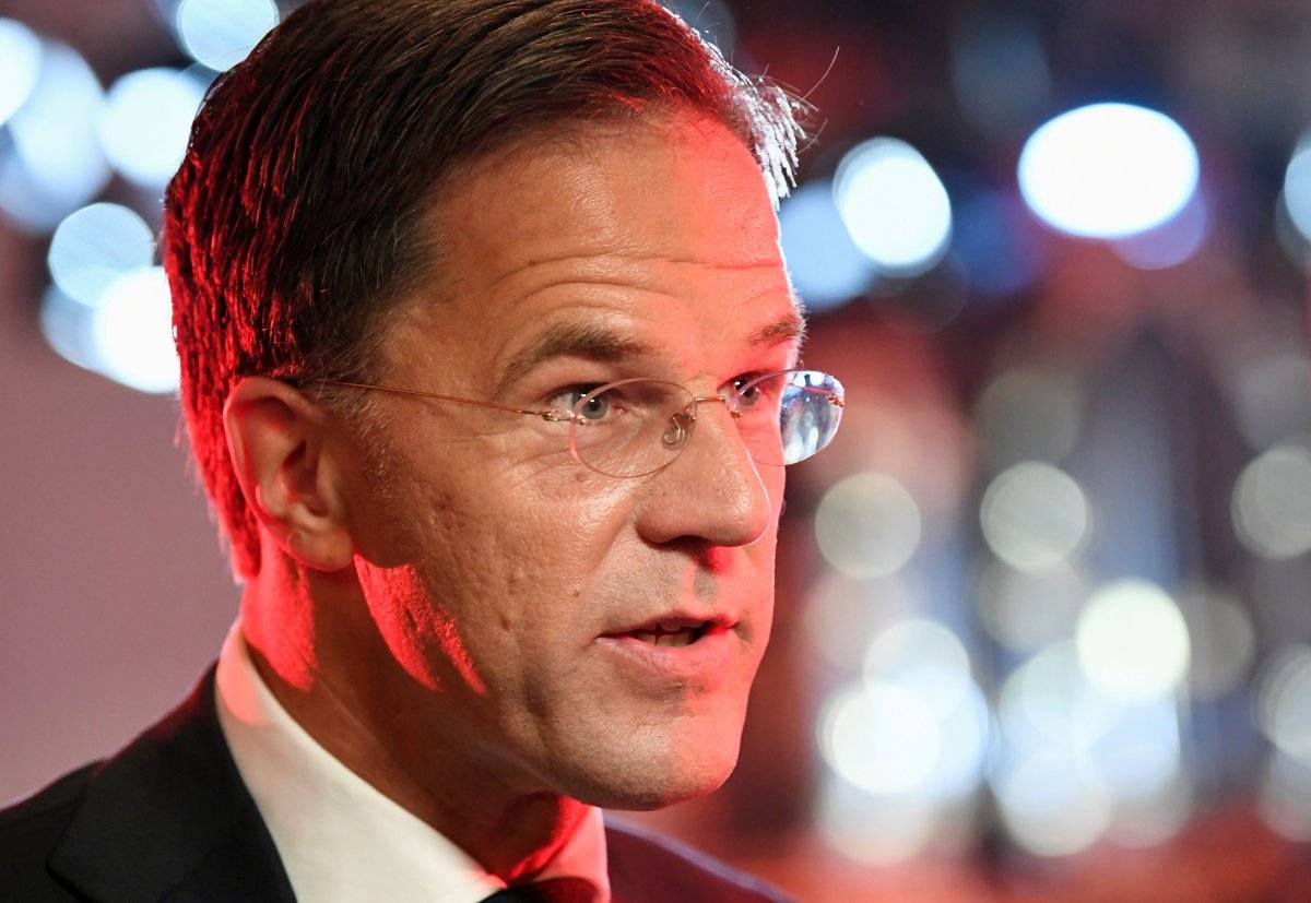 Hollanda hükümeti istifa etti