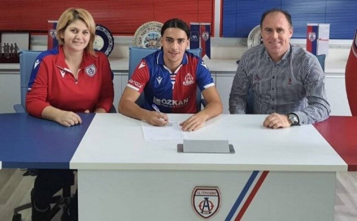 Kenan Fakı, Altınordu ile profesyonel sözleşme imzaladı