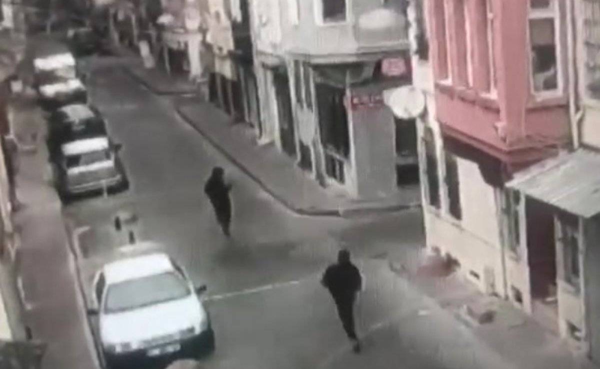 Rus uyruklu kadın Fatih'te kapkaça uğradı